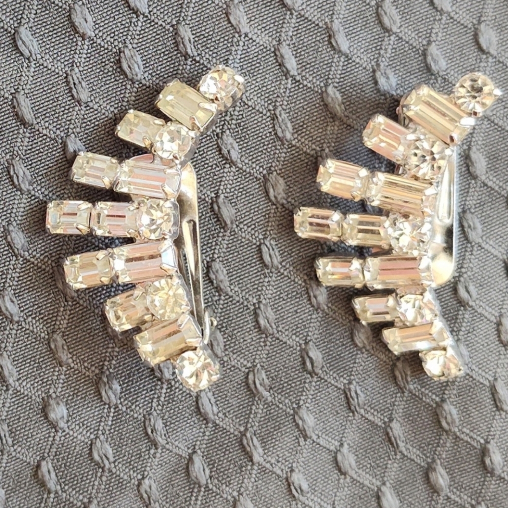 Vintage 50s Elegant Silver Crystal Clip On Earrings